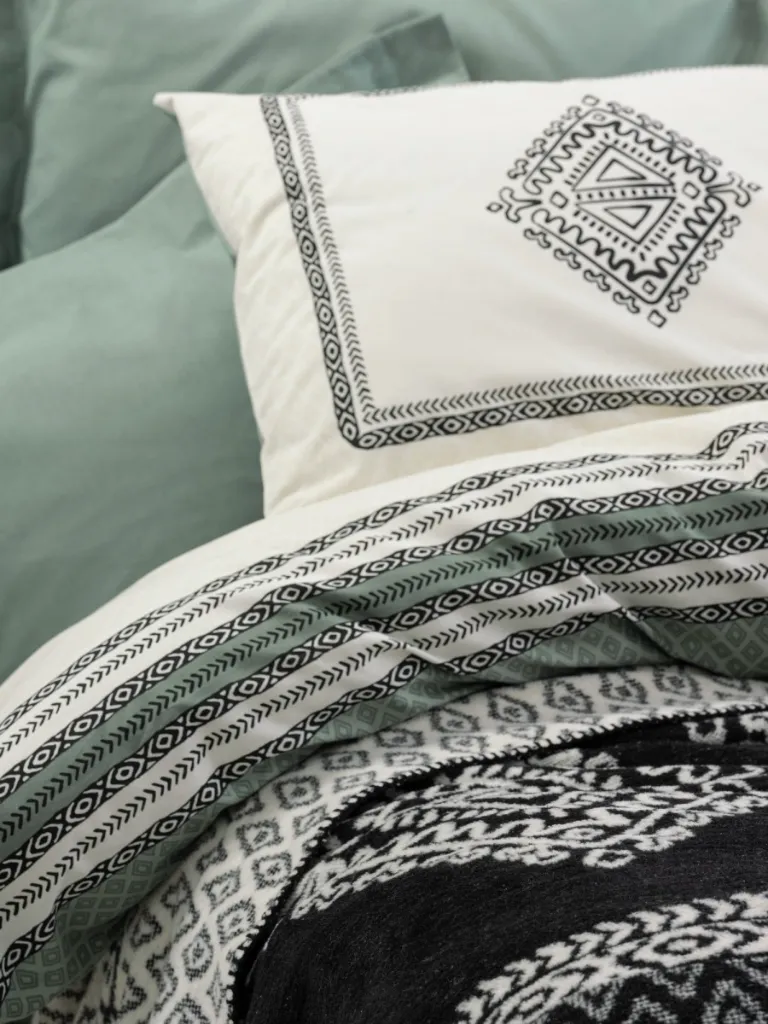 Double Bed Duvet Cover Set with Blanket Hardy Green[3].webp