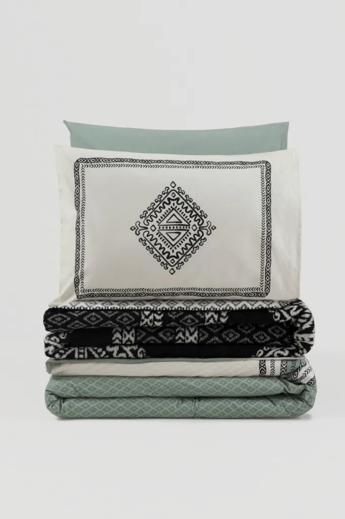 Double Bed Duvet Cover Set with Blanket Hardy Green[4].webp