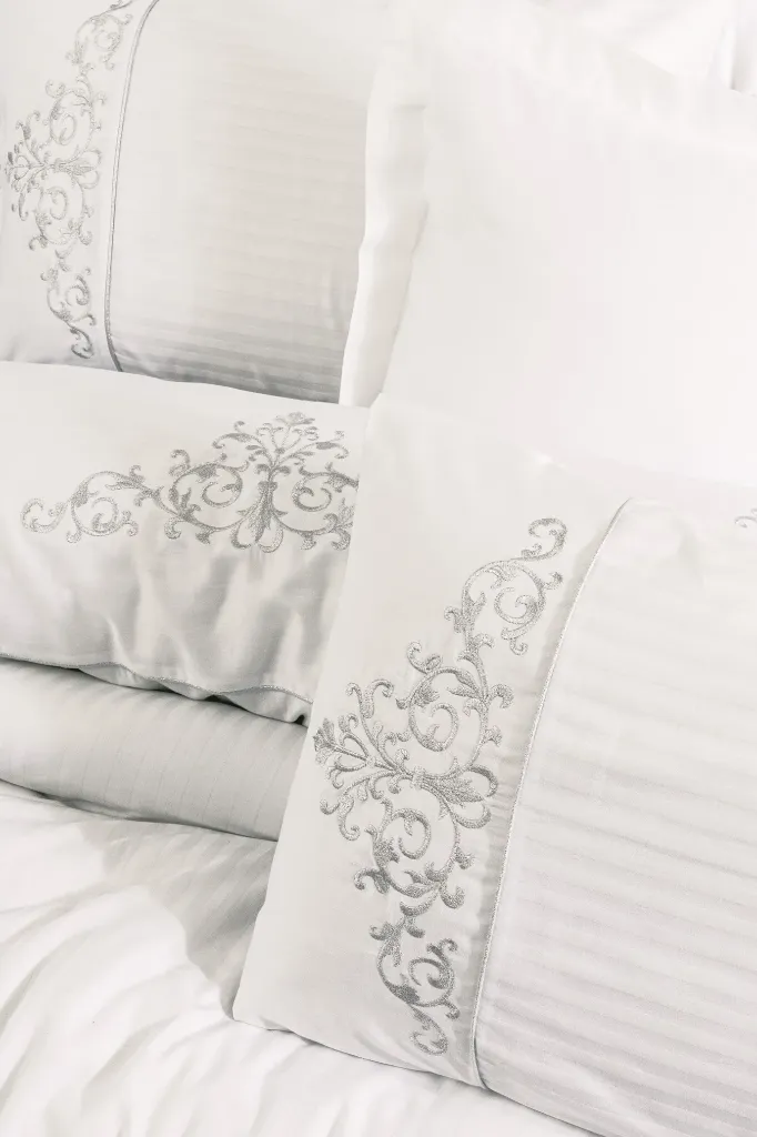Embroidered Satin Double Duvet Cover Set Genny White[2].webp